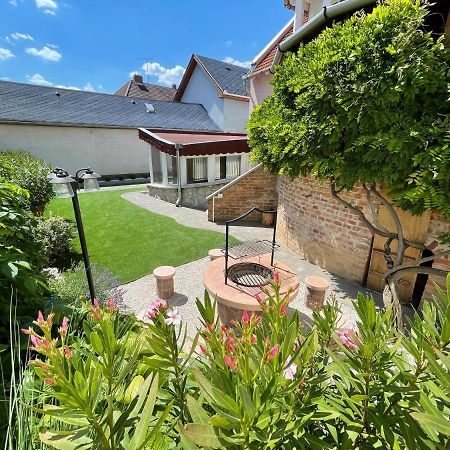 Zoli Apartmanok-Zoli Koelcsey 19 Villa Hajdúszoboszló Exteriör bild