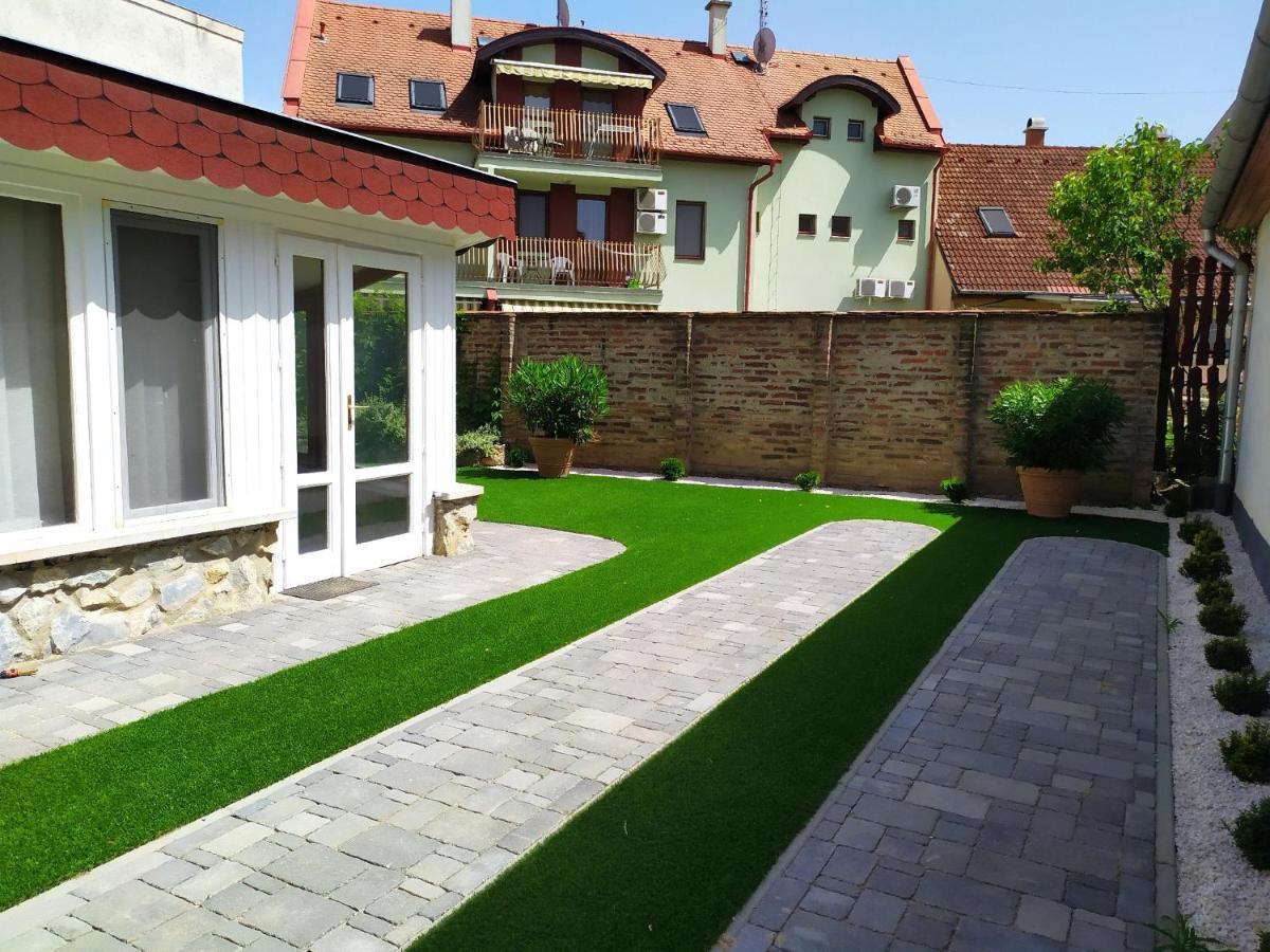 Zoli Apartmanok-Zoli Koelcsey 19 Villa Hajdúszoboszló Exteriör bild