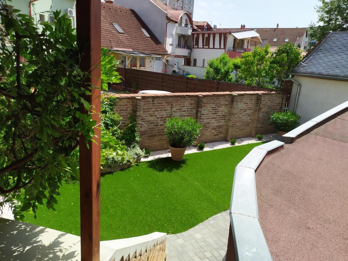 Zoli Apartmanok-Zoli Koelcsey 19 Villa Hajdúszoboszló Exteriör bild