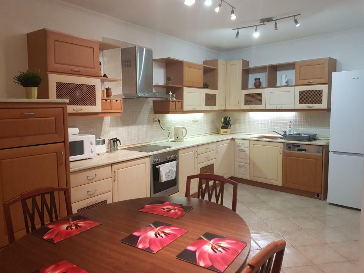 Zoli Apartmanok-Zoli Koelcsey 19 Villa Hajdúszoboszló Exteriör bild